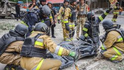 Друга доба рятувальної операції: з-під завалів деблоковано тіло п'ятої жертви російського удару в Краматорську