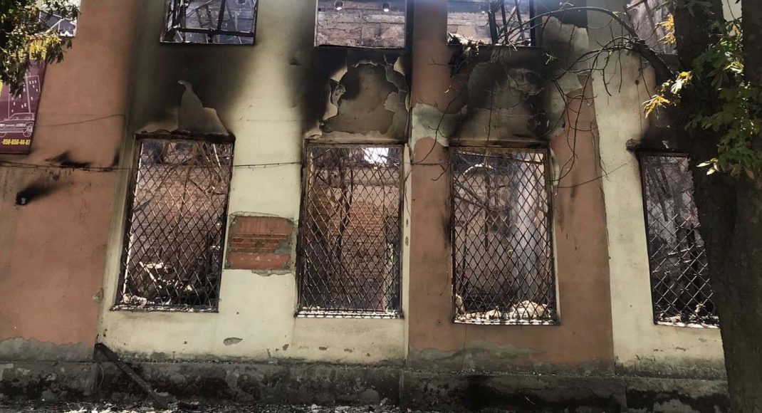 Згоріла вщент Друга Покровська нотаріальна контора: документи зберегли
