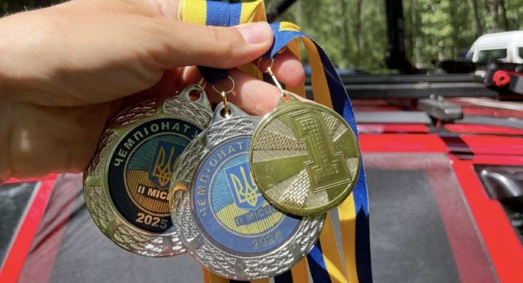 Золото и серебро в завоевали представительницы Луганщины на всеукраинских соревнованиях по велоспорту