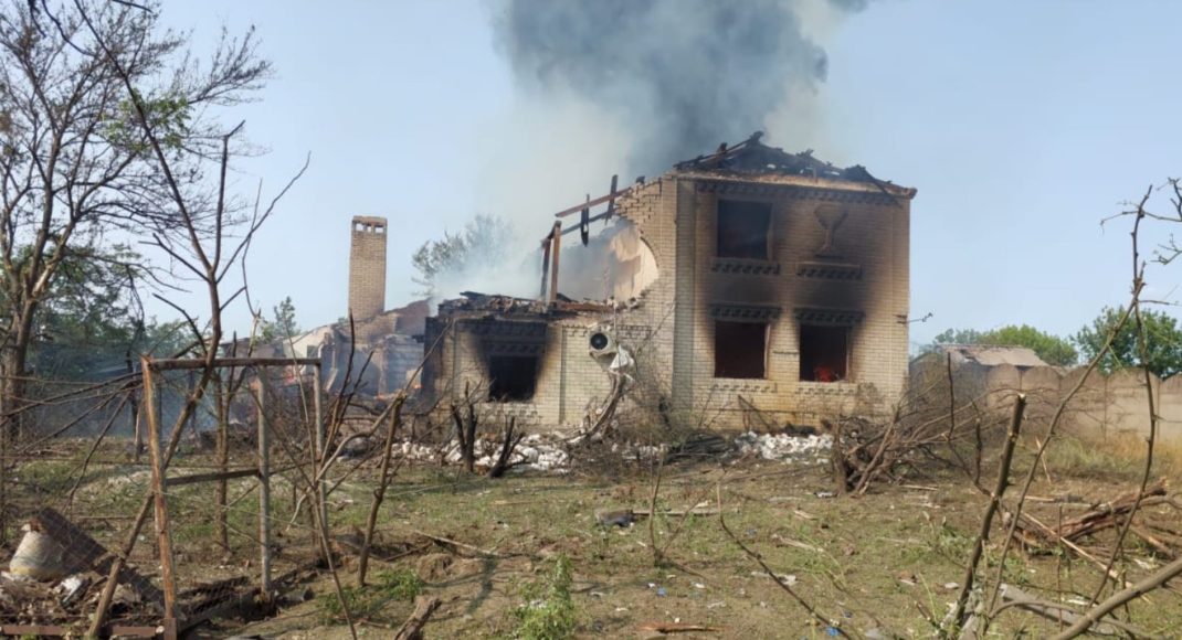 Рятувальники працювали на місцях влучань і ліквідували 5 пожеж, що виникли внаслідок обстрілів Донеччини (фото)