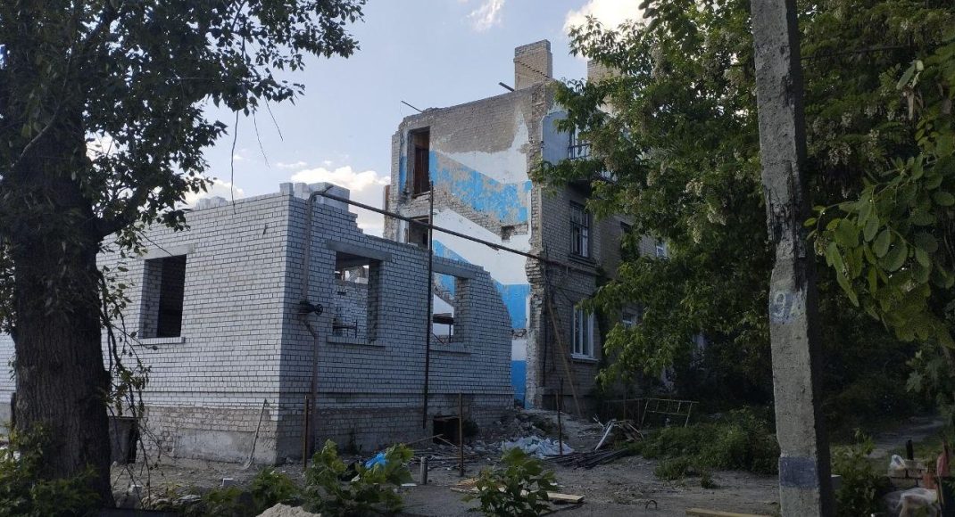 В окупованому Рубіжному повільний темп відновлення будинків, зростає заборгованість перед будівельниками