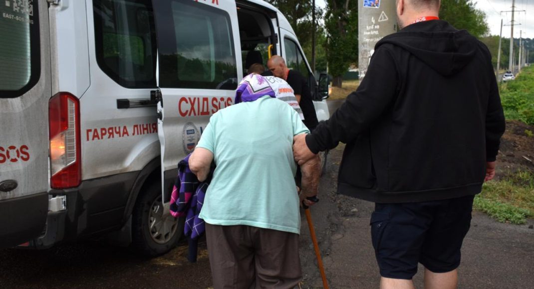 У "Схід СОС" розповіли про евакуацію людей з Донеччини під обстрілами, "Чергу на життя" і гуманітарні проблеми