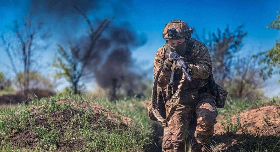 Росіяни застосовують тактику знищення населених пунктів, які не можуть захопити для  Часового Яру і закидають фронт живою силою