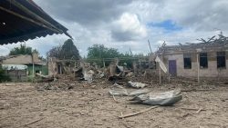Костянтинівку армія рф атакувала авіабомбами та "Смєрчєм": поранено людину (фото)
