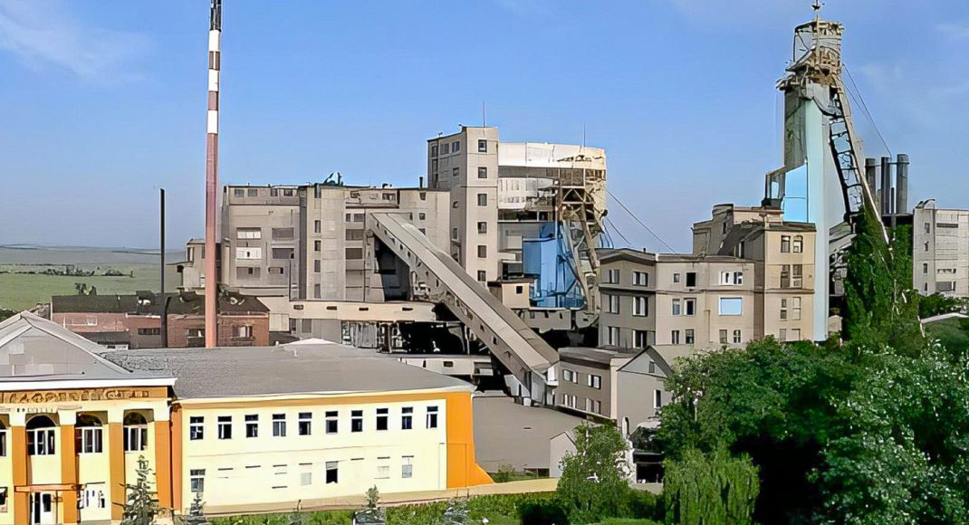 Раніше на шахті "Лутугинська" працювало близько 1 300 осіб, а тепер там лише відкачують шахтні води